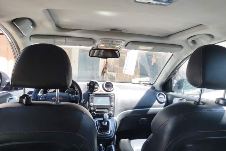 Used Haval H6 2013 Upgraded Model 1.5T Manual Two-Wheel Drive Prestige Version Headliner