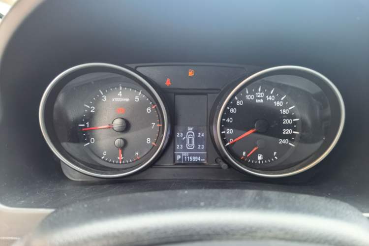 Used Haval H6 2013 Upgraded Model 2.4L Automatic Two-Wheel Drive Elite Version Instrument Cluster