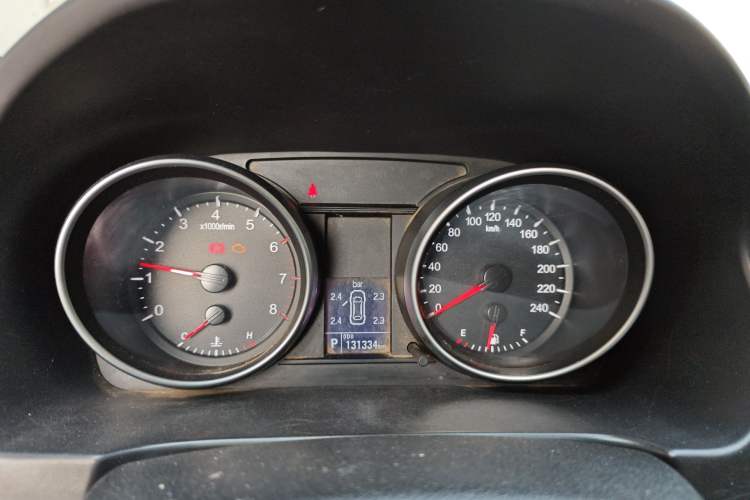 Used Haval H6 2013 Upgraded Model 2.4L Automatic Two-Wheel Drive Elite Version Instrument Cluster