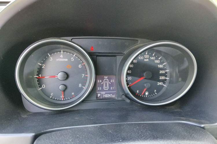 Used Haval H6 2013 Upgraded Model 2.4L Automatic Two-Wheel Drive Elite Version Instrument Cluster