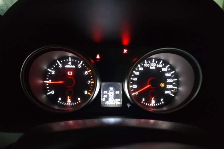 Used Haval H6 2013 Upgraded Model 1.5T Manual Two-Wheel Drive Elite Version Instrument Cluster