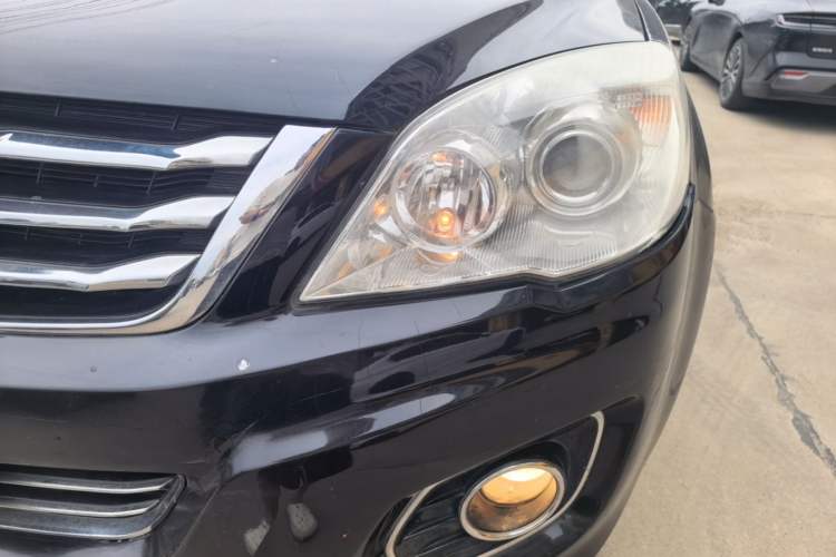 Used Haval H6 2013 Upgraded Model 2.4L Automatic Two-Wheel Drive Elite Version Left Front Headlight