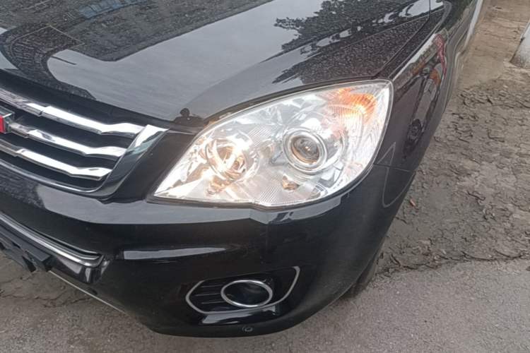 Used Haval H6 2013 Upgraded Model 2.4L Automatic Two-Wheel Drive Elite Version Left Front Headlight