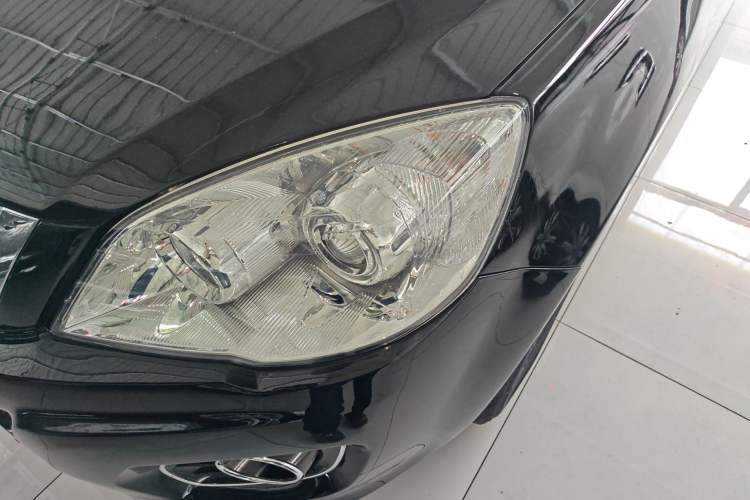 Used Haval H6 2013 Upgraded Model 1.5T Manual Two-Wheel Drive Elite Version Left Front Headlight