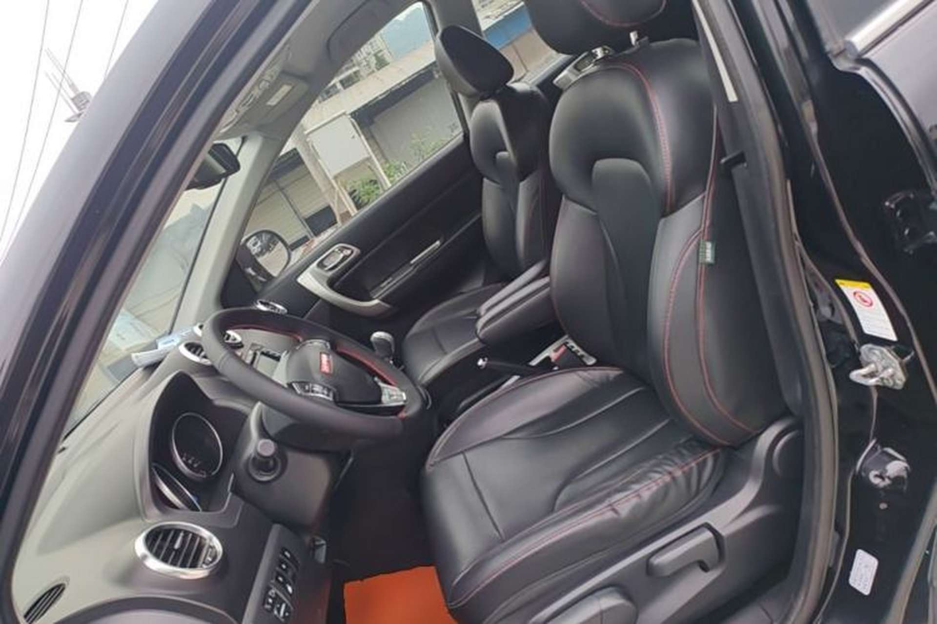 Used Haval H6 2013 Upgraded Model 1.5T Manual Two-Wheel Drive Elite Version Left Front Seat