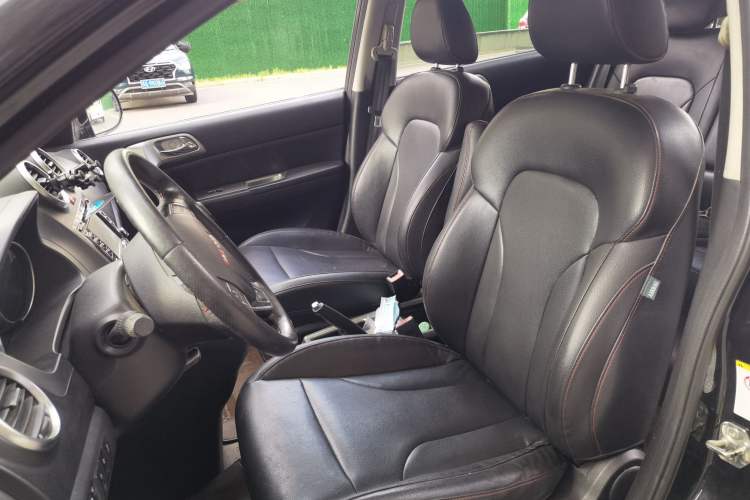 Used Haval H6 2013 Upgraded Model 1.5T Manual Two-Wheel Drive Elite Version Left Front Seat
