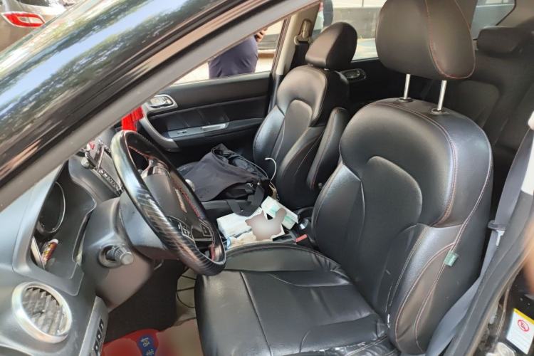 Used Haval H6 2013 Upgraded Model 1.5T Manual Two-Wheel Drive Elite Version Left Front Seat