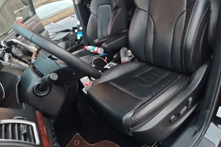 Used Haval H6 2013 Upgraded Model 1.5T Manual Two-Wheel Drive Prestige Version Left Front Seat