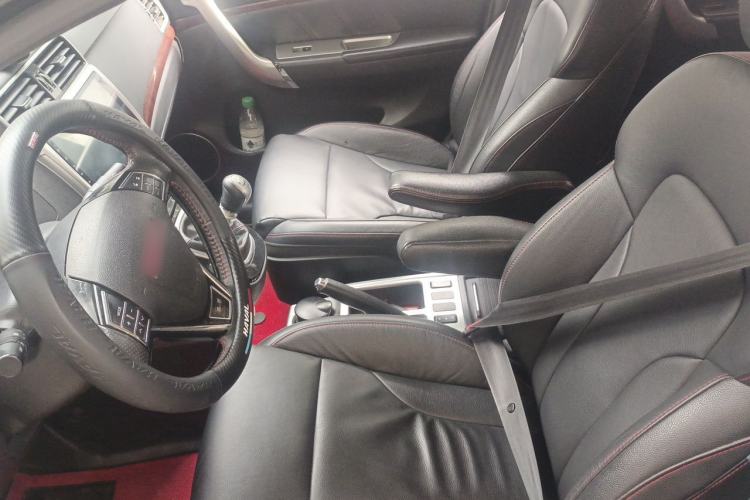 Used Haval H6 2013 Upgraded Model 1.5T Manual Two-Wheel Drive Prestige Version Left Front Seat