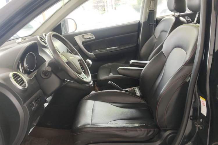 Used Haval H6 2013 Upgraded Model 1.5T Manual Two-Wheel Drive Elite Version Left Front Seat