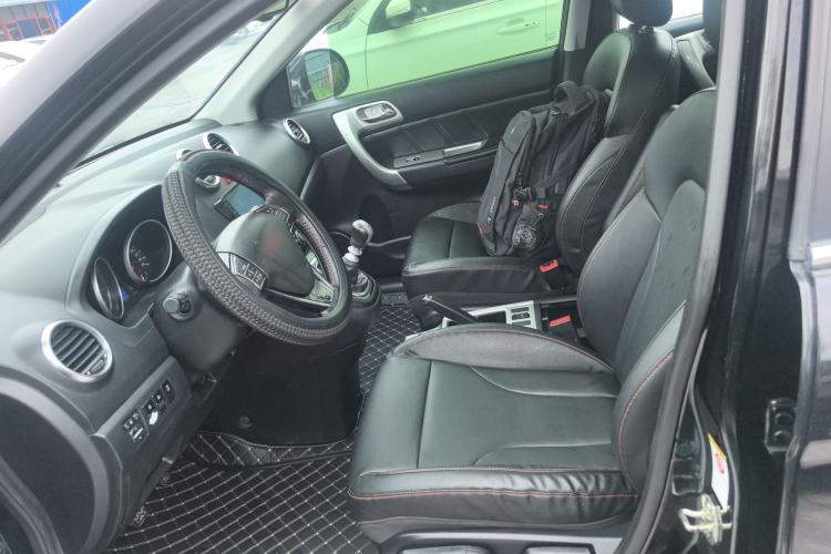 Used Haval H6 2013 Upgraded Model 1.5T Manual Two-Wheel Drive Elite Version Left Front Seat