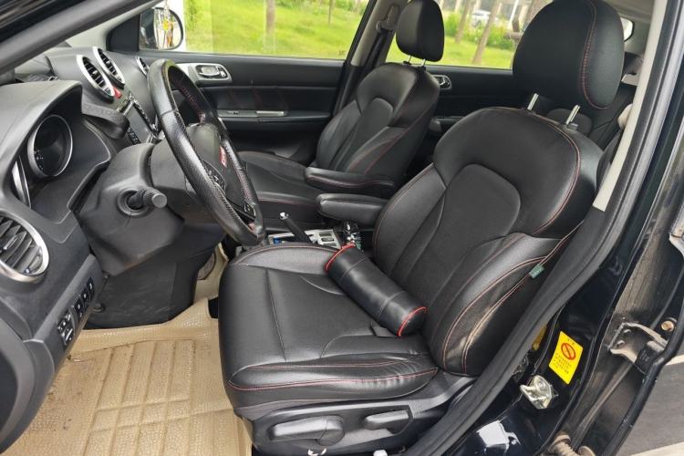 Used Haval H6 2013 Upgraded Model 1.5T Manual Two-Wheel Drive Elite Version Left Front Seat