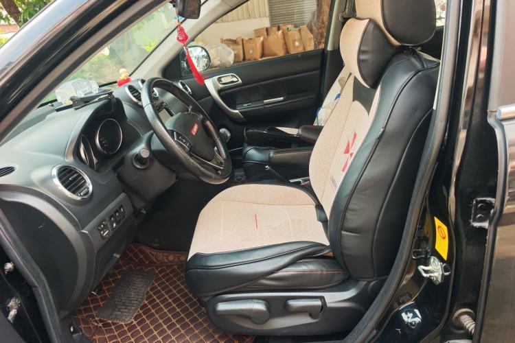 Used Haval H6 2013 Upgraded Model 1.5T Manual Two-Wheel Drive Urban Version Left Front Seat