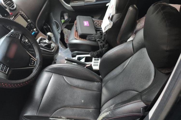 Used Haval H6 2013 Upgraded Model 1.5T Manual Two-Wheel Drive Elite Version Left Front Seat