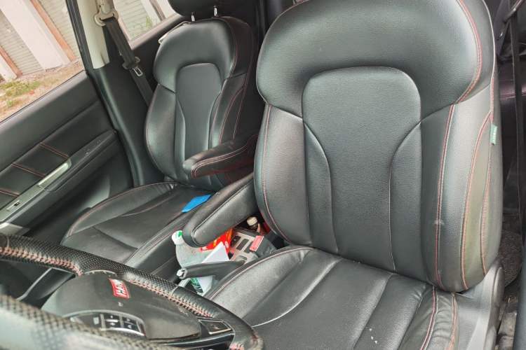 Used Haval H6 2013 Upgraded Model 1.5T Manual Two-Wheel Drive Elite Version Left Front Seat