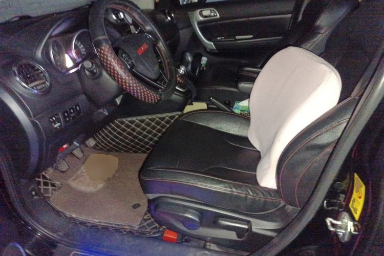 Used Haval H6 2013 Upgraded Model 1.5T Manual Two-Wheel Drive Elite Version Left Front Seat