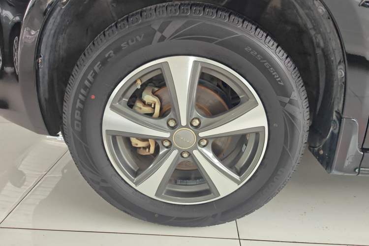 Used Haval H6 2013 Upgraded Model 1.5T Manual Two-Wheel Drive Elite Version Left Front Wheel Hub