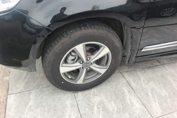 Used Haval H6 2013 Upgraded Model 1.5T Manual Two-Wheel Drive Elite Version Left Front Wheel Hub