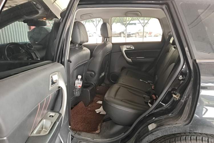 Used Haval H6 2013 Upgraded Model 1.5T Manual Two-Wheel Drive Elite Version Left Rear Seat