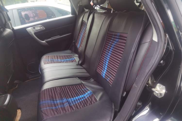 Used Haval H6 2013 Upgraded Model 1.5T Manual Two-Wheel Drive Elite Version Left Rear Seat
