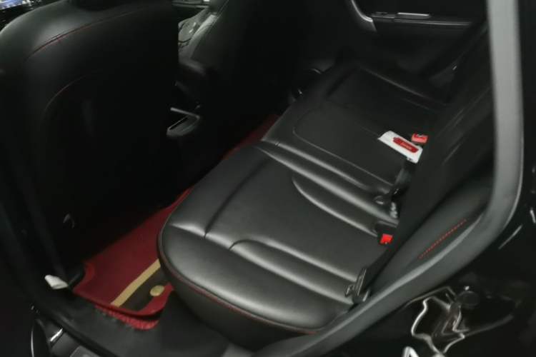 Used Haval H6 2013 Upgraded Model 2.4L Automatic Two-Wheel Drive Elite Version Left Rear Seat