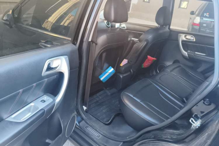 Used Haval H6 2013 Upgraded Model 2.4L Automatic Two-Wheel Drive Elite Version Left Rear Seat