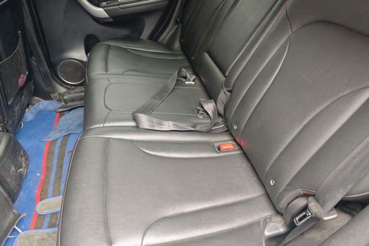 Used Haval H6 2013 Upgraded Model 1.5T Manual Two-Wheel Drive Elite Version Left Rear Seat