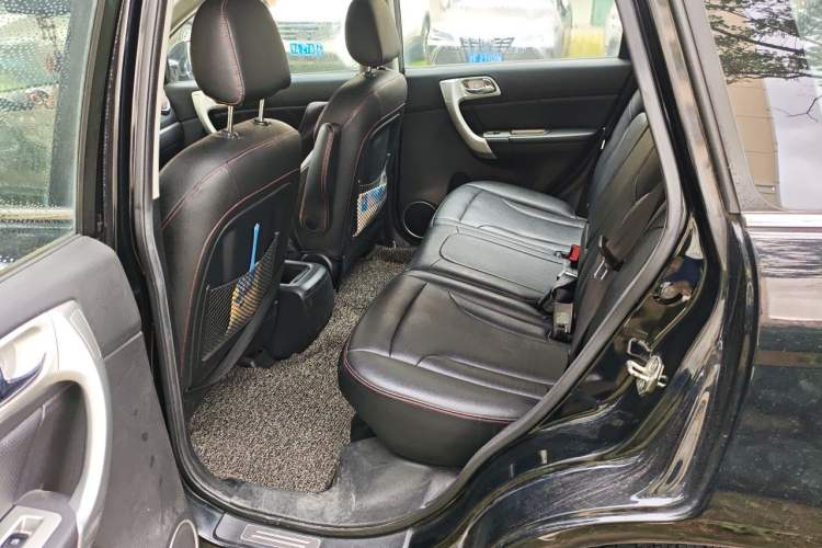 Used Haval H6 2013 Upgraded Model 2.4L Automatic Two-Wheel Drive Elite Version Left Rear Seat