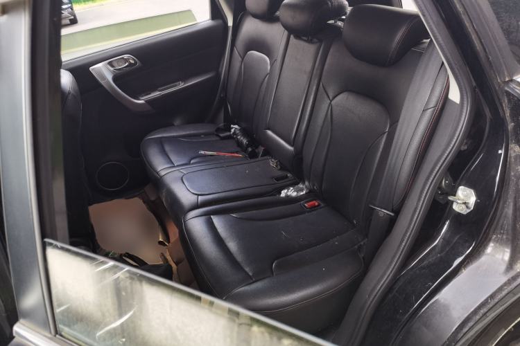 Used Haval H6 2013 Upgraded Model 1.5T Manual Two-Wheel Drive Elite Version Left Rear Seat
