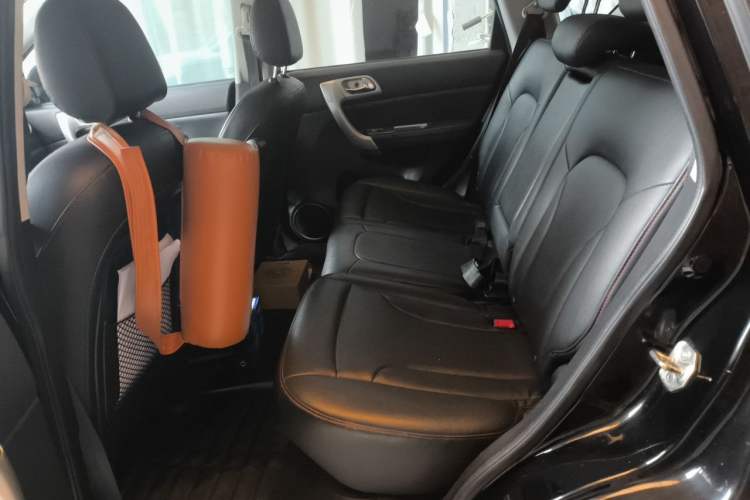 Used Haval H6 2013 Upgraded Model 1.5T Manual Two-Wheel Drive Elite Version Left Rear Seat