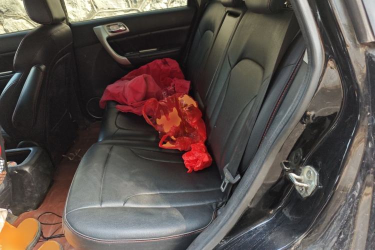 Used Haval H6 2013 Upgraded Model 2.4L Automatic Two-Wheel Drive Elite Version Left Rear Seat