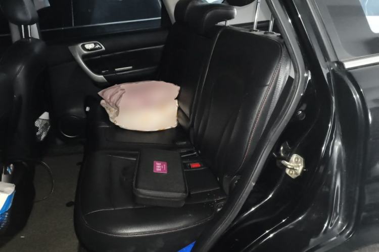 Used Haval H6 2013 Upgraded Model 2.4L Automatic Two-Wheel Drive Elite Version Left Rear Seat