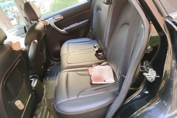 Used Haval H6 2013 Upgraded Model 1.5T Manual Two-Wheel Drive Elite Version Left Rear Seat