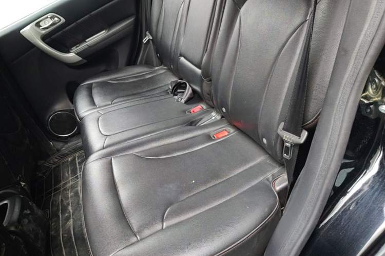 Used Haval H6 2013 Upgraded Model 1.5T Manual Two-Wheel Drive Elite Version Left Rear Seat