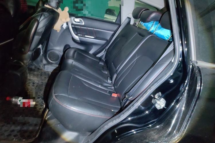 Used Haval H6 2013 Upgraded Model 1.5T Manual Two-Wheel Drive Elite Version Left Rear Seat