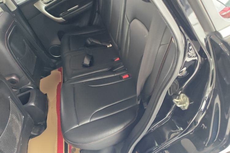 Used Haval H6 2013 Upgraded Model 1.5T Manual Two-Wheel Drive Elite Version Left Rear Seat