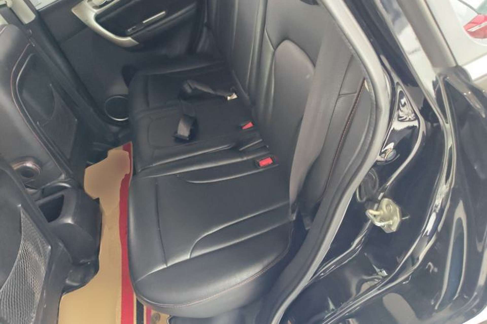 Used Haval H6 2013 Upgraded Model 1.5T Manual Two-Wheel Drive Elite Version Left Rear Seat