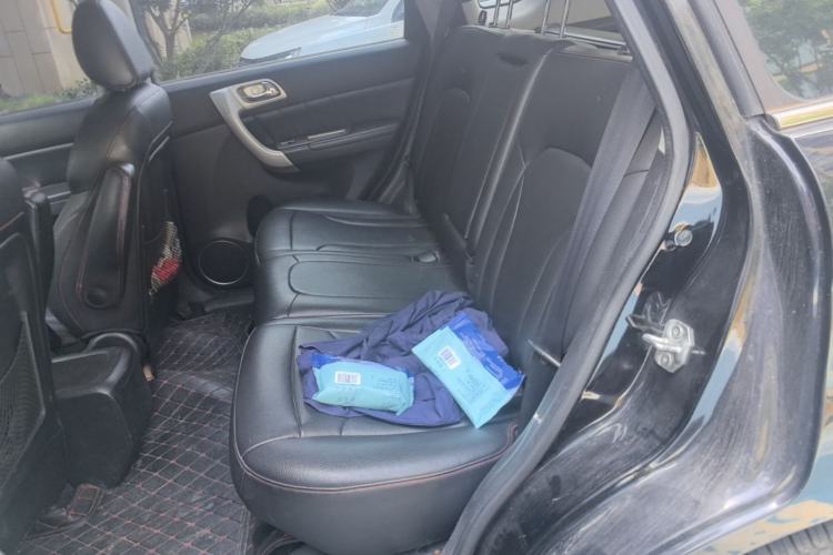 Used Haval H6 2013 Upgraded Model 1.5T Manual Two-Wheel Drive Elite Version Left Rear Seat