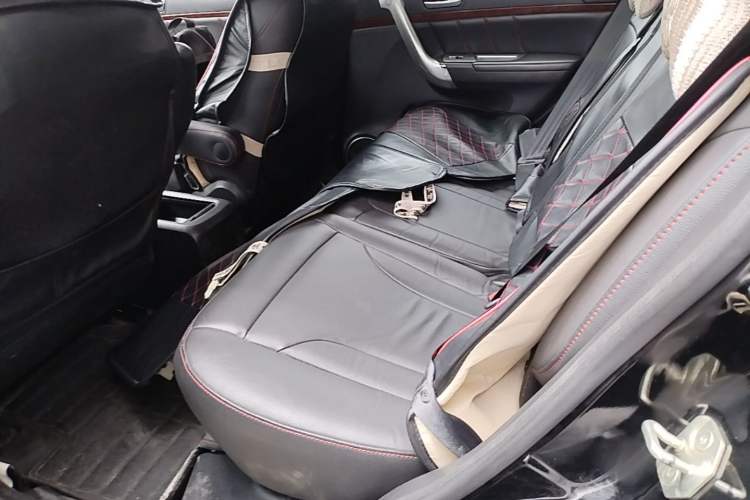 Used Haval H6 2013 Sports Edition 1.5T Manual Two-Wheel Drive Elite Model Left Rear Seat