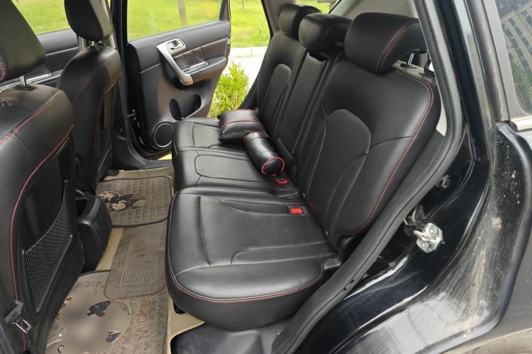 Used Haval H6 2013 Upgraded Model 1.5T Manual Two-Wheel Drive Elite Version Left Rear Seat