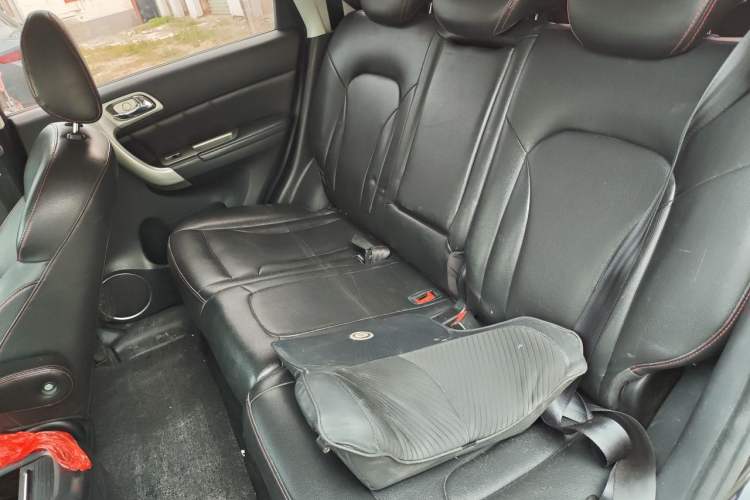 Used Haval H6 2013 Upgraded Model 1.5T Manual Two-Wheel Drive Elite Version Left Rear Seat