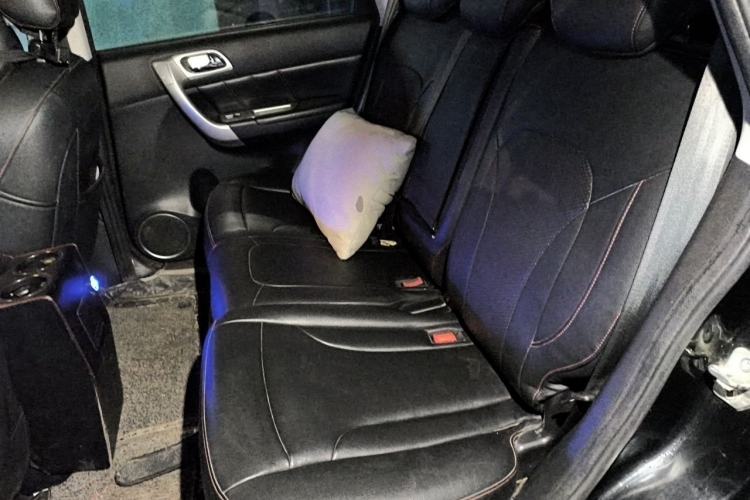 Used Haval H6 2013 Upgraded Model 1.5T Manual Two-Wheel Drive Elite Version Left Rear Seat