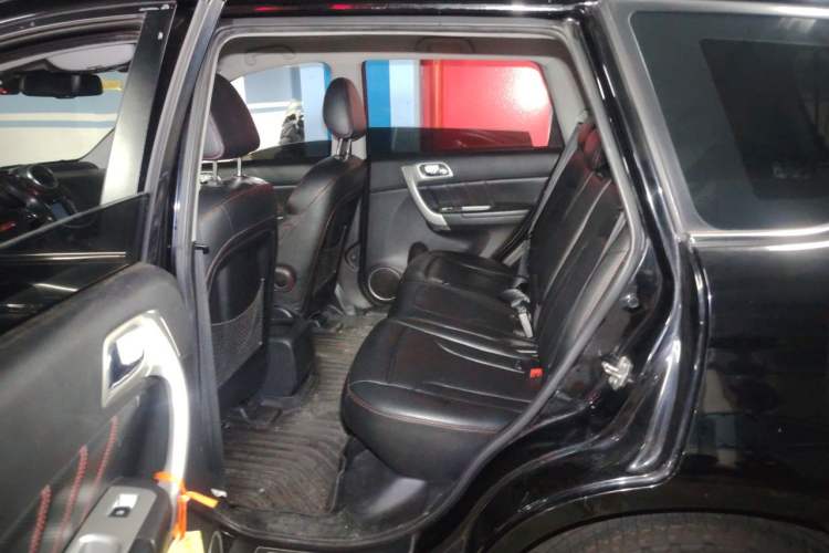 Used Haval H6 2013 Upgraded Model 1.5T Manual Two-Wheel Drive Elite Version Left Rear Seat