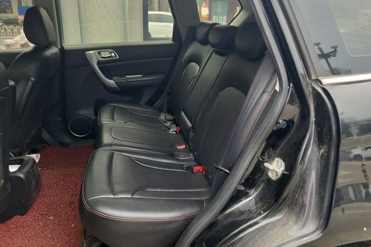 Used Haval H6 2013 Upgraded Model 1.5T Manual Two-Wheel Drive Urban Version Left Rear Seat
