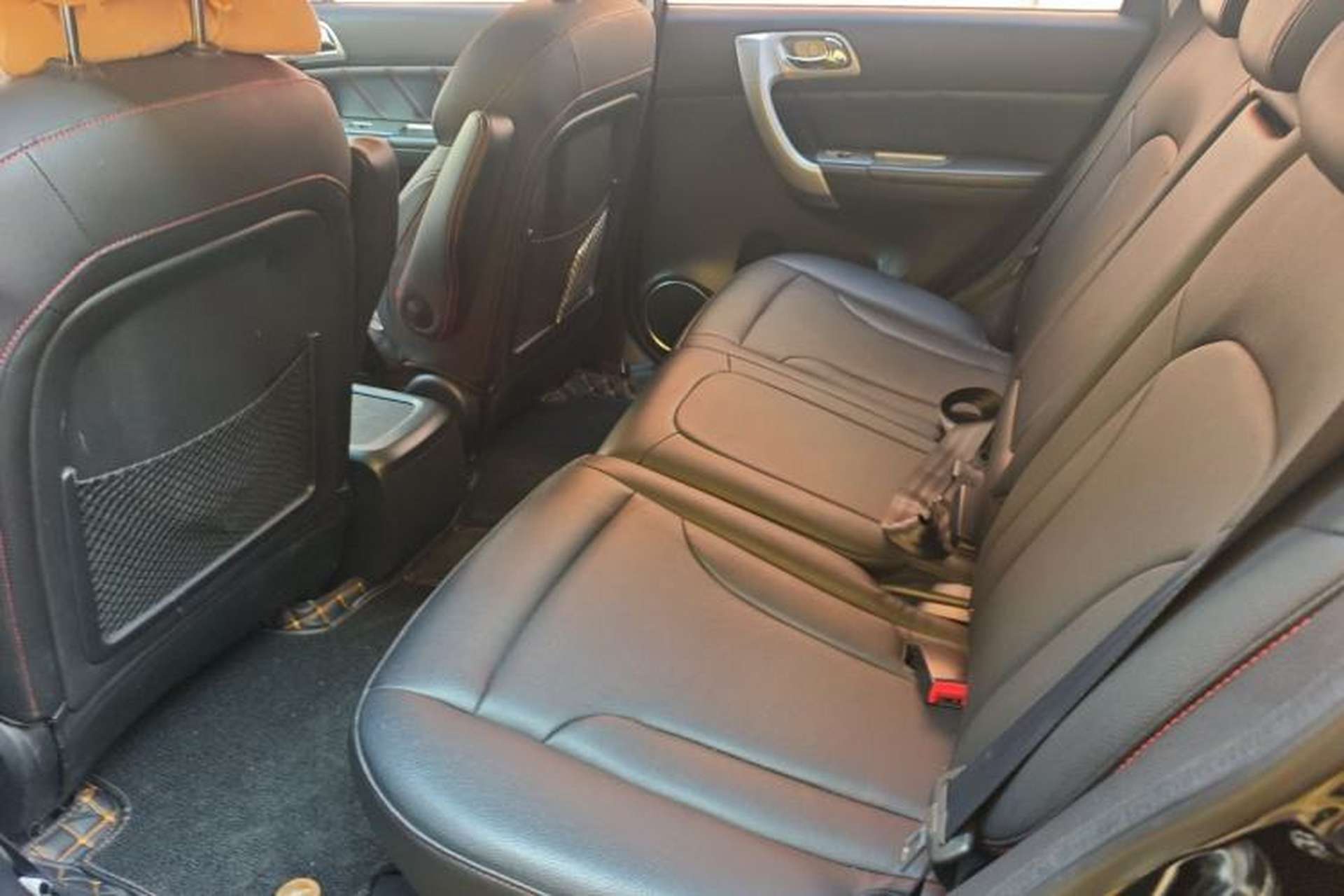 Used Haval H6 2013 Upgraded Model 1.5T Manual Two-Wheel Drive Elite Version Left Rear Seat