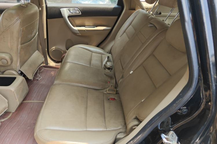Used Haval H6 2013 Upgraded Model 1.5T Manual Two-Wheel Drive Urban Version Left Rear Seat
