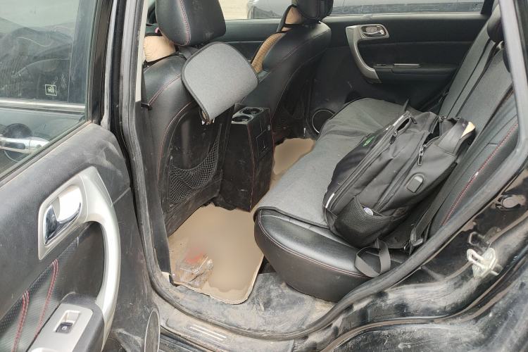 Used Haval H6 2013 Upgraded Model 1.5T Manual Two-Wheel Drive Urban Version Left Rear Seat