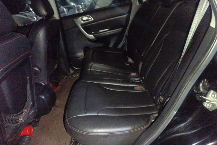 Used Haval H6 2013 Upgraded Model 1.5T Manual Two-Wheel Drive Elite Version Left Rear Seat