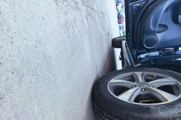 Used Haval H6 2013 Upgraded Model 2.4L Automatic Two-Wheel Drive Elite Version Left Side Sill