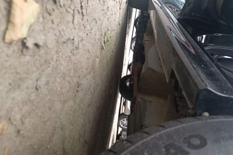 Used Haval H6 2013 Upgraded Model 2.4L Automatic Two-Wheel Drive Elite Version Left Side Sill